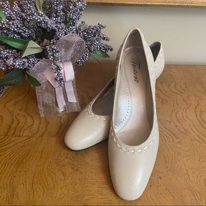 Trotters Jackie Bone White Leather Pump Heels Shoes sz 8 Slim